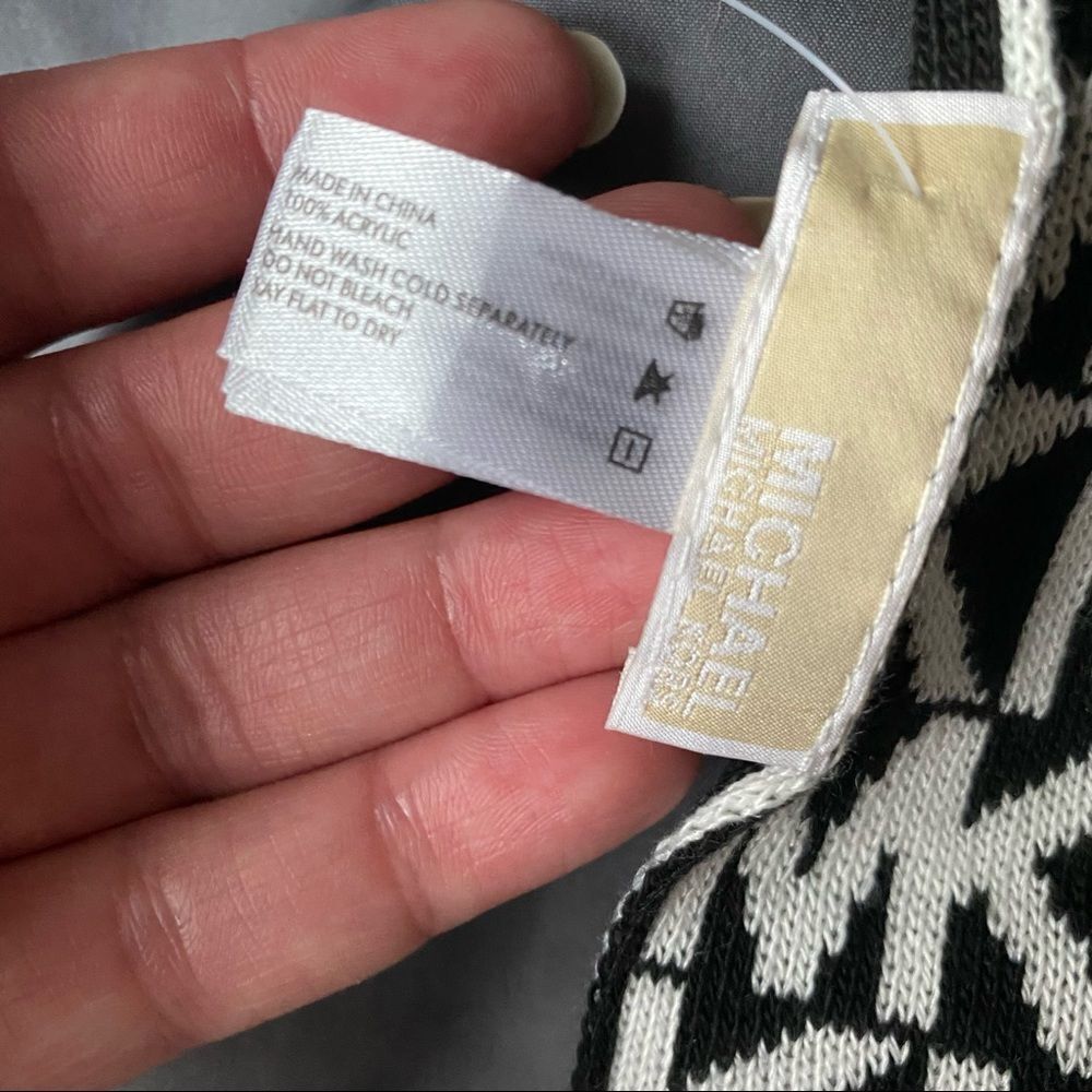 Michael Kors Black/white Scarf NWT - Picture 3 of 7